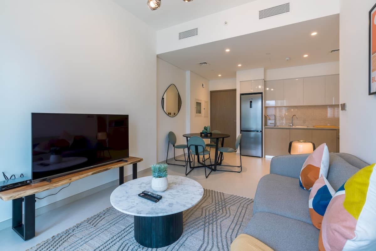 1 Bedroom Furnished Apartment — photo 2