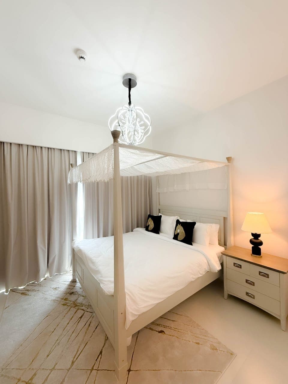 1 Bedroom Furnished Apartment | Burj Royale — photo 2