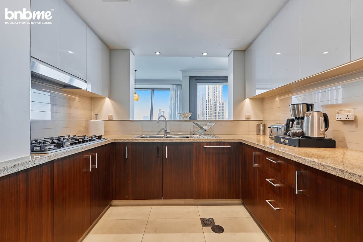 4 Bedroom Furnished Apartment with Burj Khalifa View | Burj Vista — photo 6