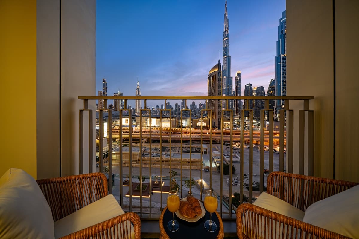 2 Bedroom Furnished Apartment | Downtown Views II — photo 3