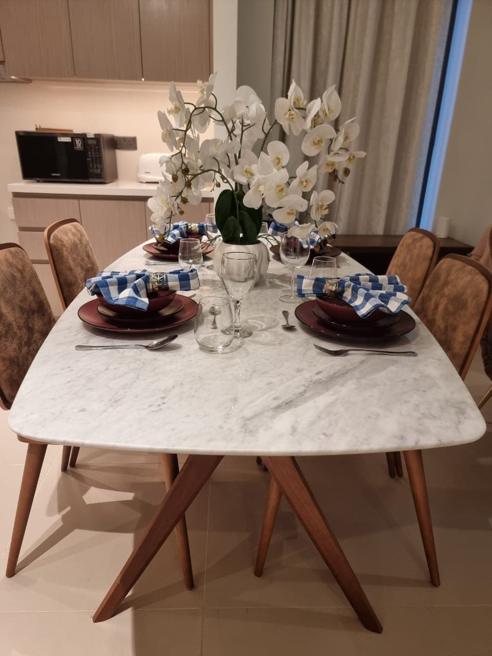 2 Bedroom Furnished Apartment | Act One / Act Two — photo 3