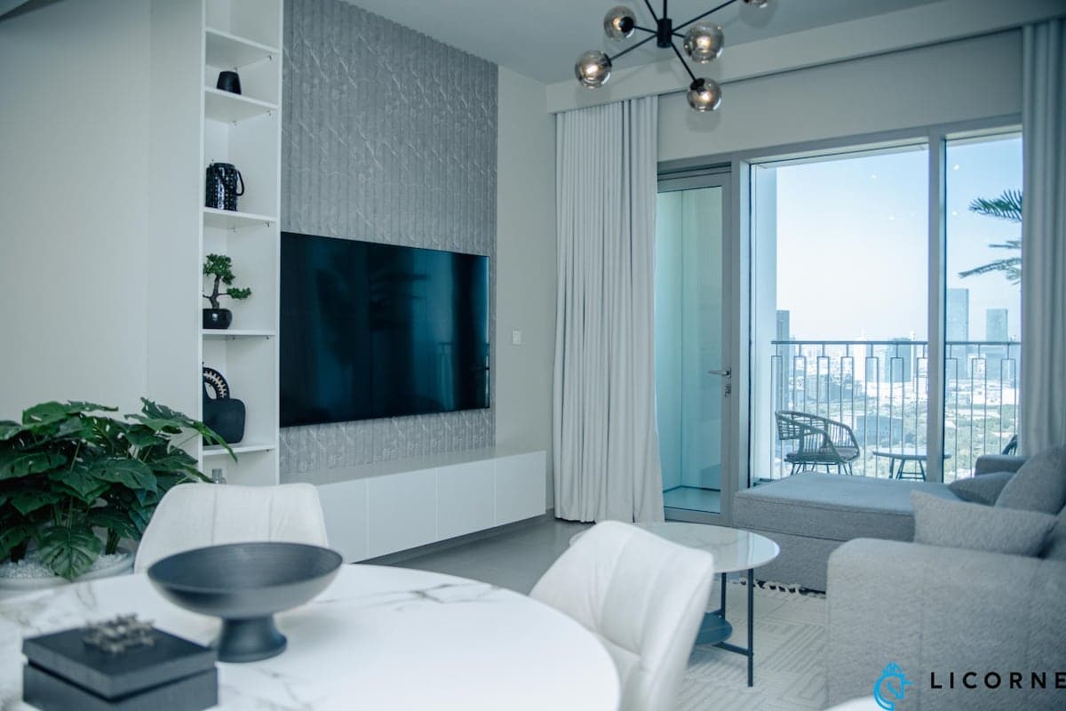 1 Bedroom Furnished Apartment with Skyline View | Downtown Views II — photo 3