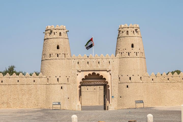 Al Ain city tour from Abu Dhabi with forts, oasis and hot springs