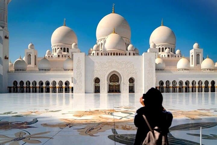 Private Abu Dhabi city tour with Louvre stop