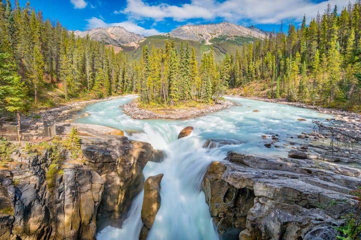 Icefields Parkway day trip from Calgary: lakes and waterfalls, Calgary