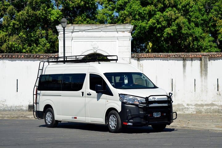 One-Way Private Transfer From/To Airport or Hotels in Granada, Granada