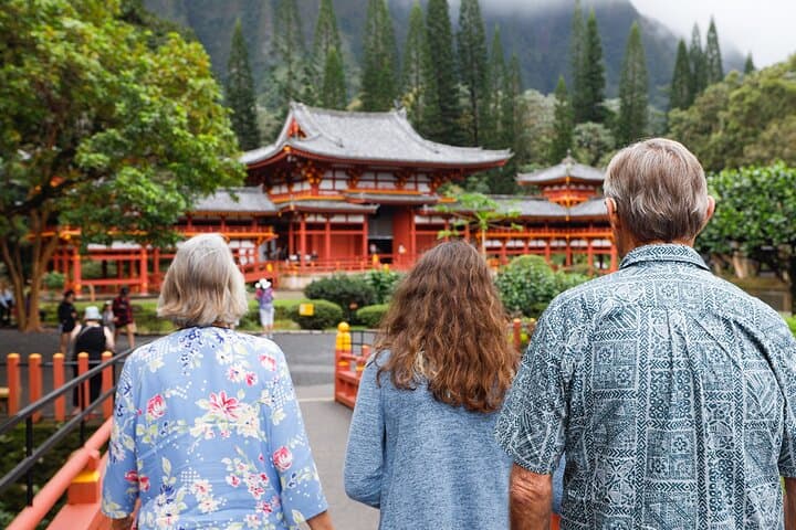 Grand Circle Island tour with Haleiwa visit — 9 hours by deluxe bus, Honolulu