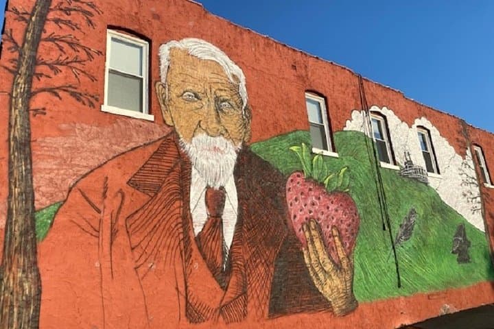 Urban hike in Downtown Kansas City and Strawberry Hill, Kansas City