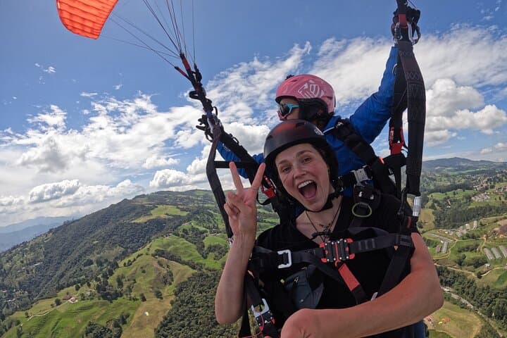 Paragliding flight in Medellin, Medellin