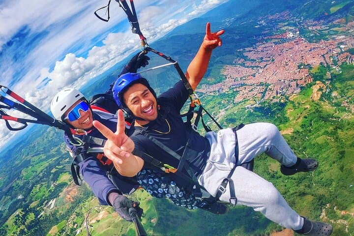 Paragliding tour in Medellín, fly and live a great experience, Medellin