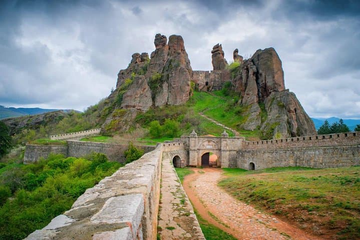 Day tour to the Natural wonders Belogradchik Rocks & Venetsa cave, Sofia