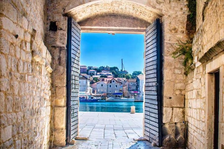 Split and Trogir Small Group Tour Designed for Cruise Travelers, Split