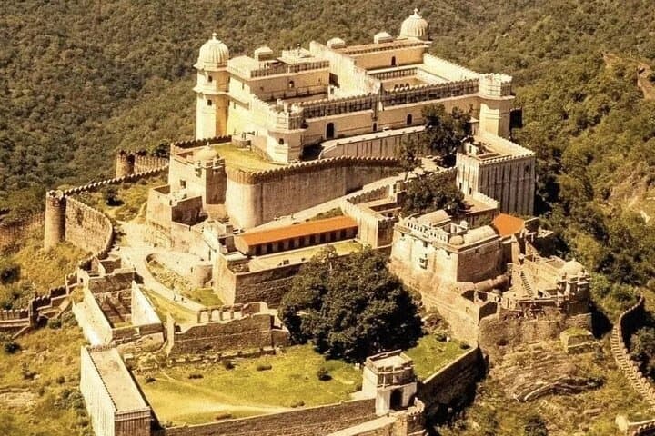 Kumbhalgarh Fort and Ranakpur Jain Temple tour from Udaipur, Udaipur