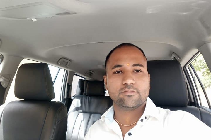 Private one-way transfer from Udaipur Airport to hotel, Udaipur