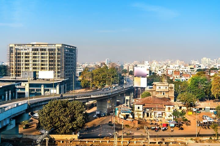 Romantic tour of Vadodara's gardens and historical sites, Vadodara