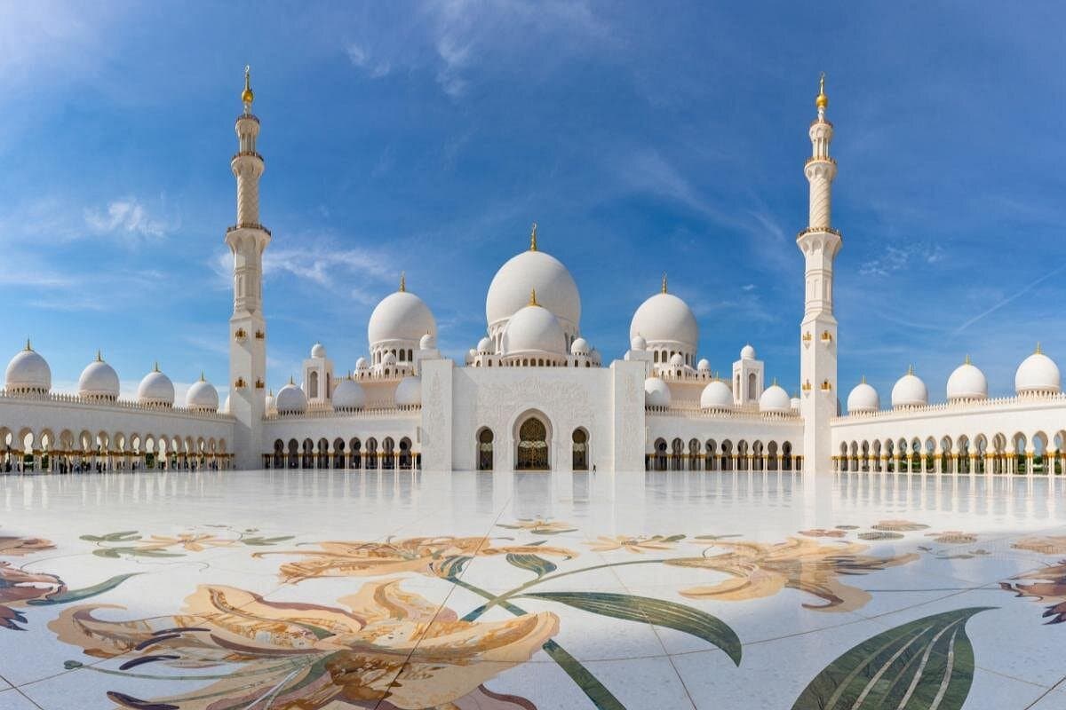 Sheikh Zayed Grand Mosque — places to visit in Abu Dhabi